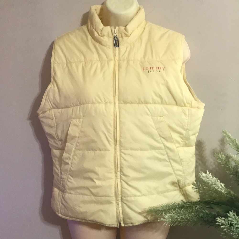 Tommy Helfiger men’s yellow quilted size XL vest.